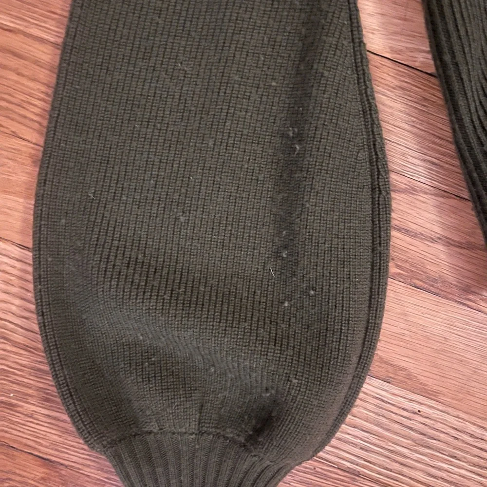 Amur merino wool olive green Violetta cold shoulder sweater - Picture 13 of 13